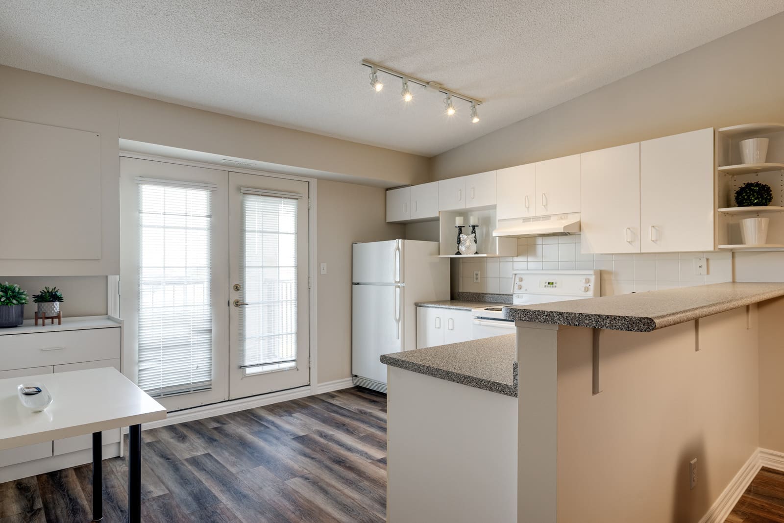 4071411 Walkers Line WOOLCOTT