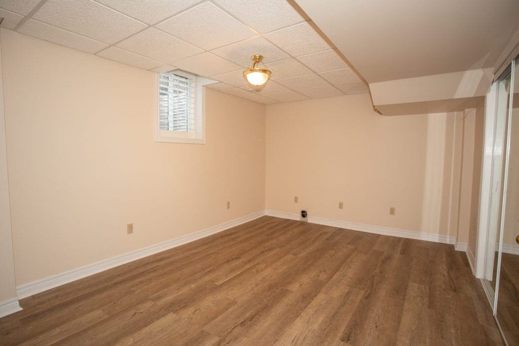 85 Laurendale Avenue Waterdown Woolcott Real Estate